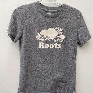 Small grey roots T shirt